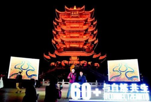 地球熄灯一小时 全球各地标志性建筑物准时熄灭景观灯