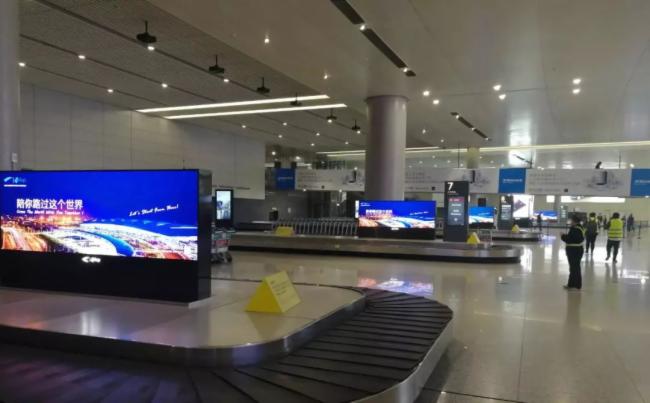 汉创22块LED小间距点亮南京禄口机场
