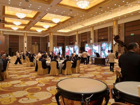 铁歌贴膜屏助力首届进博会迎宴会 彰显中国创新