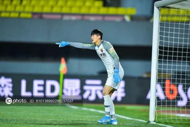 中超争冠、保级最后冲刺，艾比森见证绿茵场上的起落沉浮