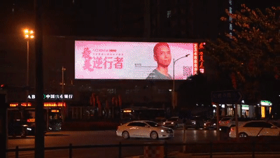 今夜，深圳人都在抬头看他们！全城亮灯，这些瞬间让人泪目