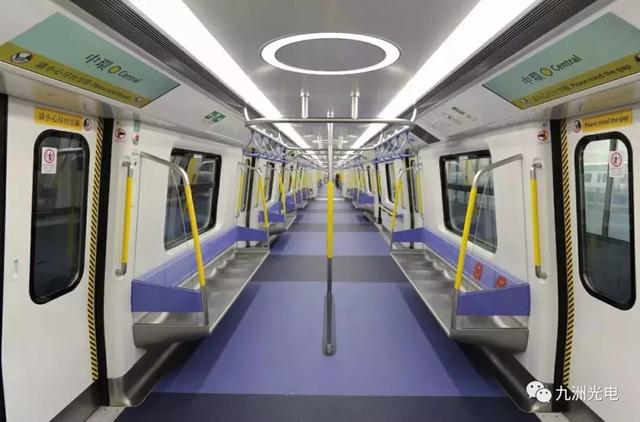 九洲光电轨道交通照明方队等待检阅