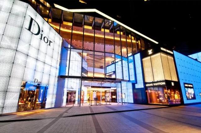 建筑媒体新动力-晶泓LED透明屏扮靓澳门国际时尚都会