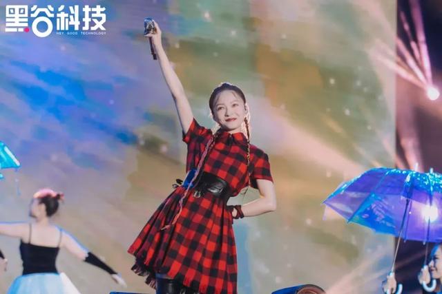 深德彩化身舞美艺术创造者，点燃威海之夜