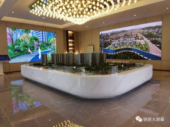 人靠衣装马靠鞍，锐丽LED大屏幕“装扮”售楼中心会就是不一样