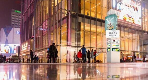 品牌数字营销不开户外广告？