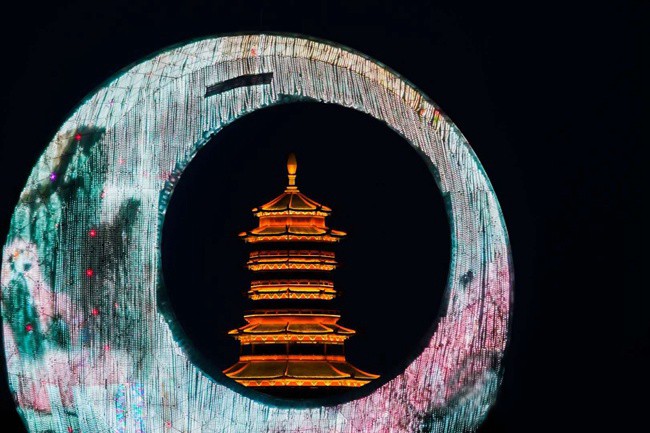 杏林湾“水舞秀”亮相厦门集美新城