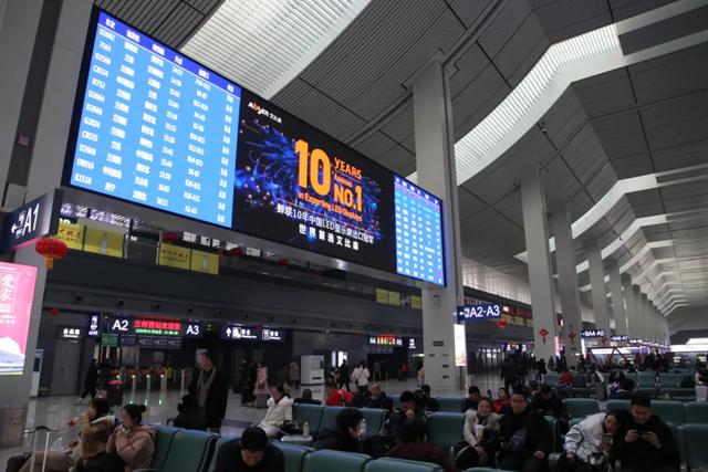 下一站，出发！兰州西高铁站，艾比森让出行更从容