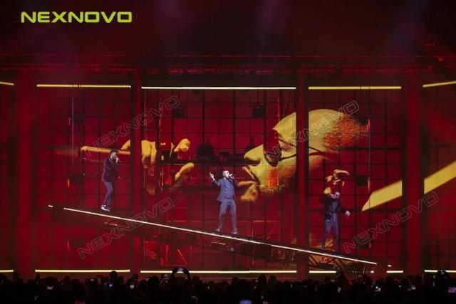 继U2乐队之后，又一大咖世界巡演选择晶泓LED透明屏