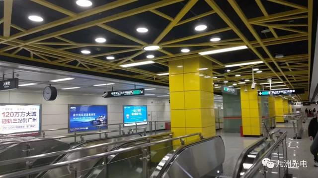 九洲光电轨道交通照明方队等待检阅