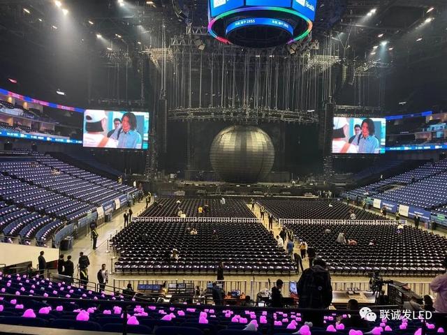 周杰伦演唱会现神秘“机器球”,“粉心”女神泪流满面! 周杰伦演唱会现神秘“机器球”,“粉心”女神泪流满面!