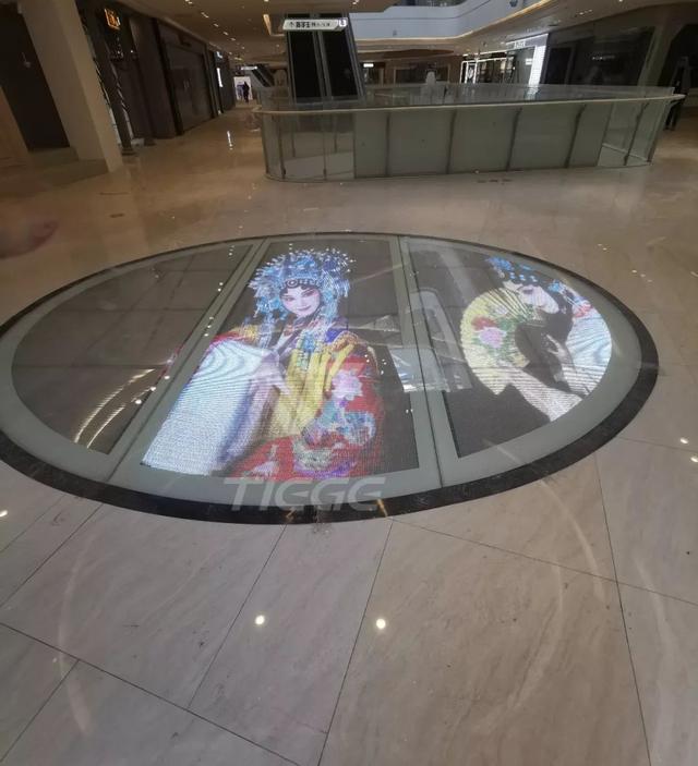 铁歌圆形互动屏亮相高邮城市广场引瞩目！