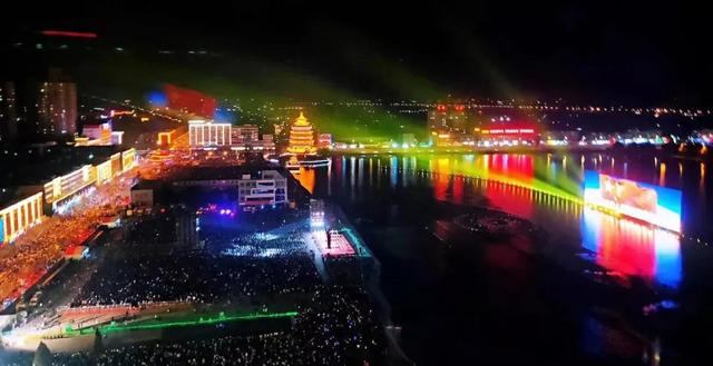 中润光电十大经典案例-太原清徐《国际音乐焰火节》，水上表演经典之作！