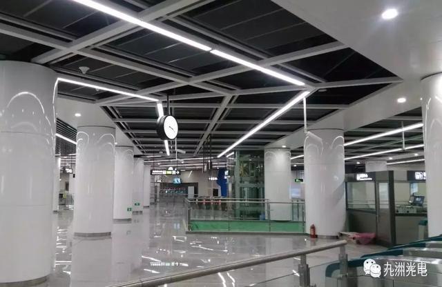 九洲光电轨道交通照明方队等待检阅