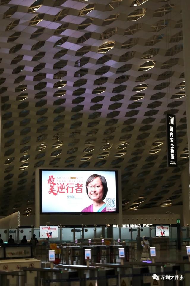 今夜，深圳人都在抬头看他们！全城亮灯，这些瞬间让人泪目