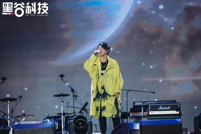 深德彩化身舞美艺术创造者，点燃威海之夜