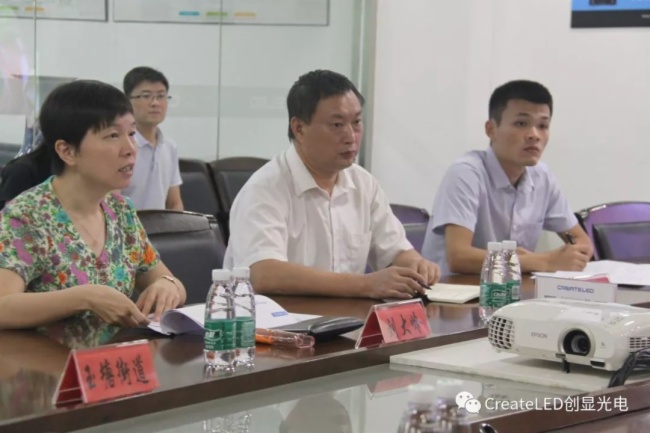 深圳市光明区委常委刘大岭一行莅临深圳创显光电指导调研
