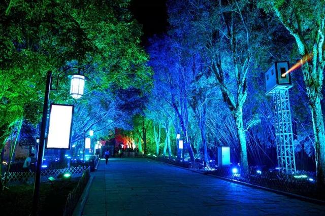 洲明携柏年智能用灯光献礼，致敬祖国70华诞