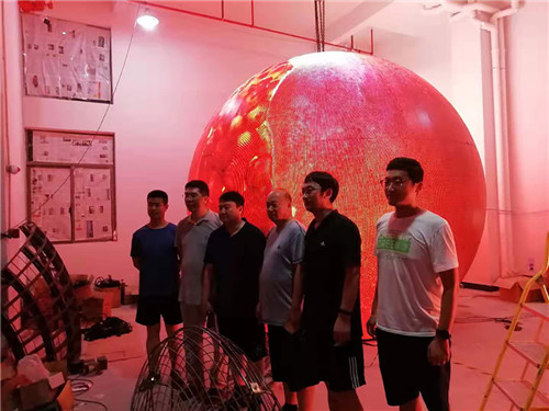 超燃！“石榴红了”落地新疆美术馆