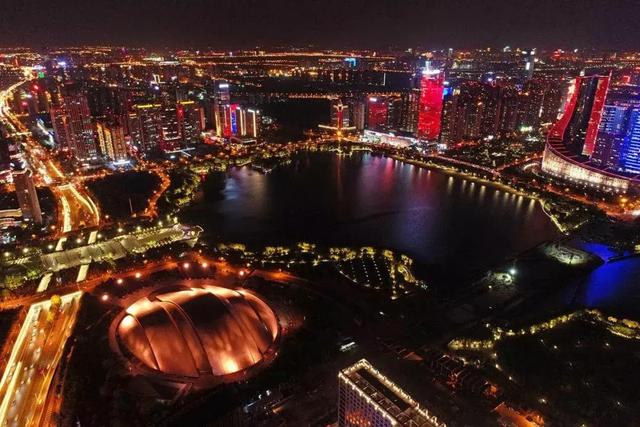 洲明携柏年智能用灯光献礼，致敬祖国70华诞