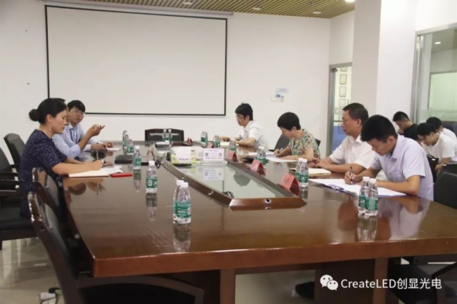 深圳市光明区委常委刘大岭一行莅临深圳创显光电指导调研