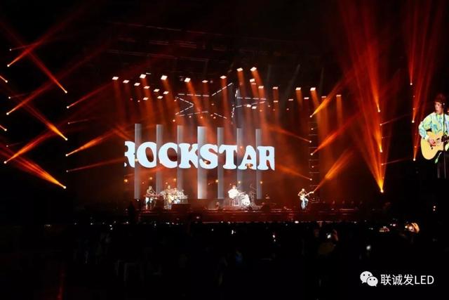 伍佰&China Blue“Rock Star2019演唱会”福州站震撼开唱