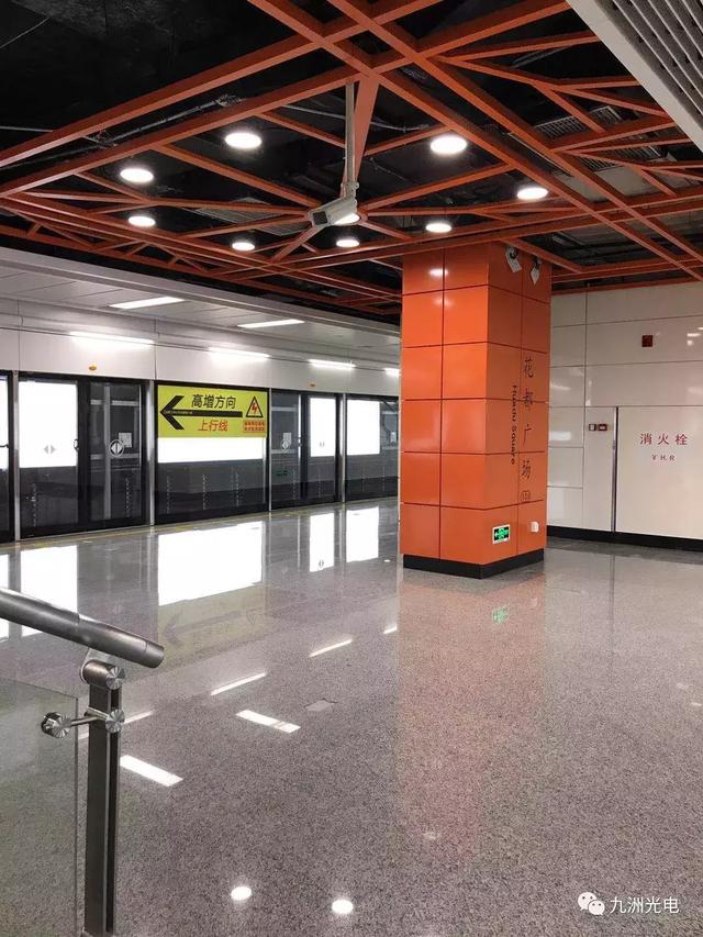 九洲光电轨道交通照明方队等待检阅