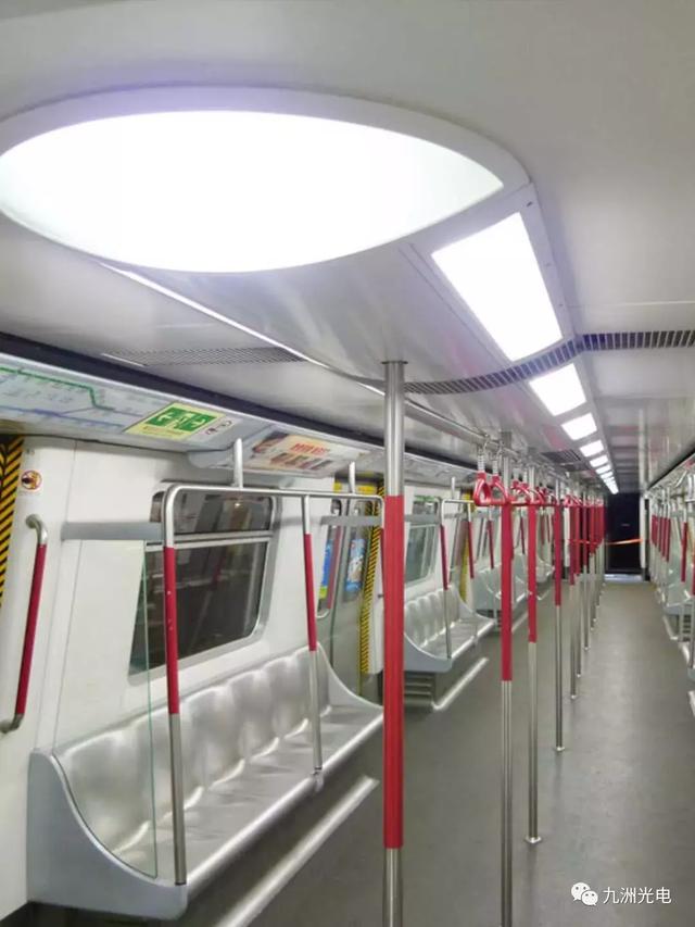 九洲光电轨道交通照明方队等待检阅