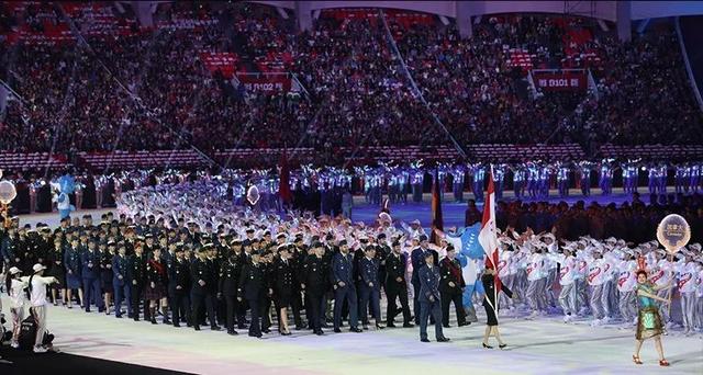 全球量产0.7全倒装MiniCOB初次亮相，AET助力军运会开幕式直播