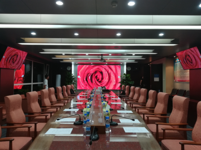 AOC智能商显丨如何搭建智能高效的会议室？首开集团这样做！