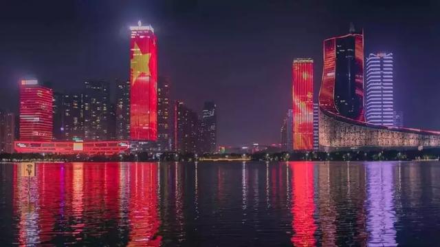 洲明携柏年智能用灯光献礼，致敬祖国70华诞