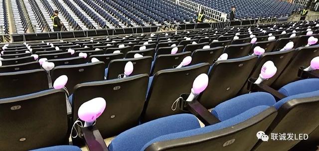 周杰伦演唱会现神秘“机器球”,“粉心”女神泪流满面! 周杰伦演唱会现神秘“机器球”,“粉心”女神泪流满面!