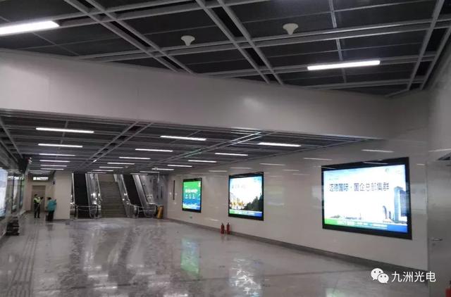 九洲光电轨道交通照明方队等待检阅