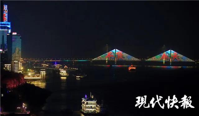武汉归来｜两江四岸点亮20公里灯光巨幕