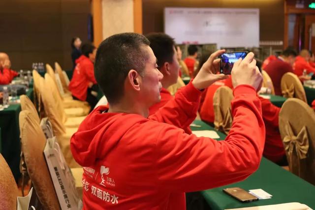 高尖精活动——2019年度慧聪LED显示屏行业十佳品牌企业产品推介会为第二天十佳品牌走访活动添彩