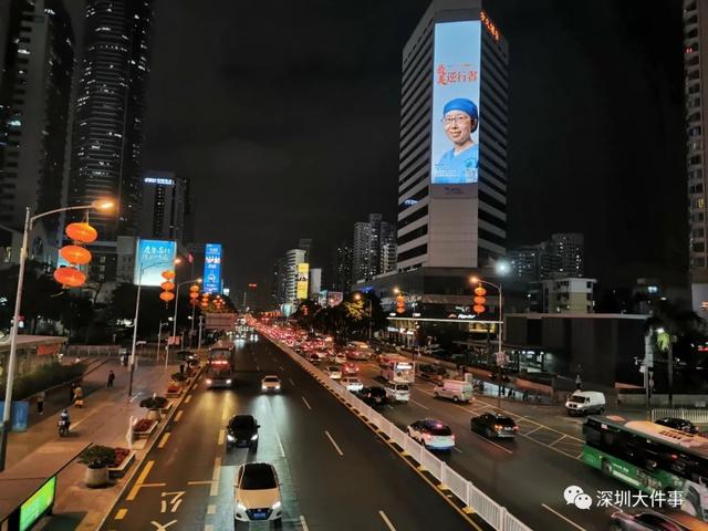 今夜，深圳人都在抬头看他们！全城亮灯，这些瞬间让人泪目