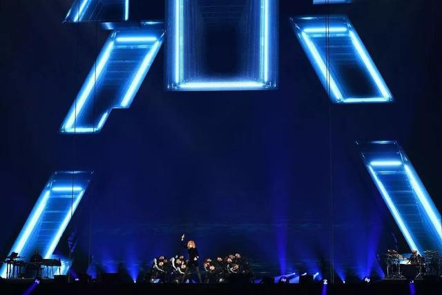 她的演唱会，被誉为最硬核的科技舞台，绝对的视觉盛宴！