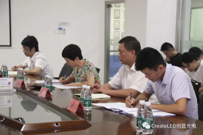 深圳市光明区委常委刘大岭一行莅临深圳创显光电指导调研
