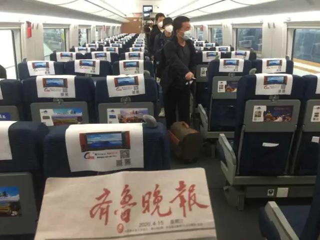 强力巨彩高铁冠名列车全速向前！