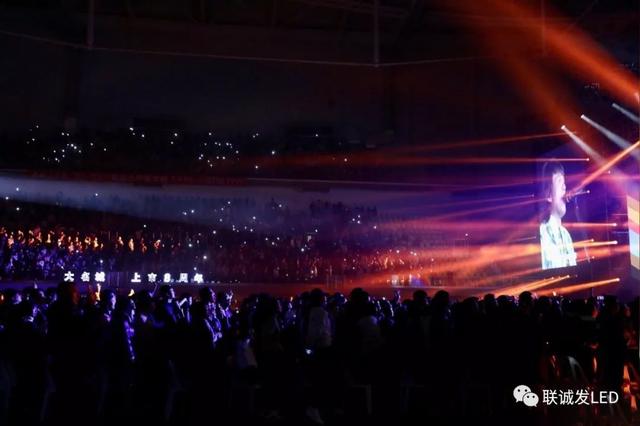 伍佰&China Blue“Rock Star2019演唱会”福州站震撼开唱