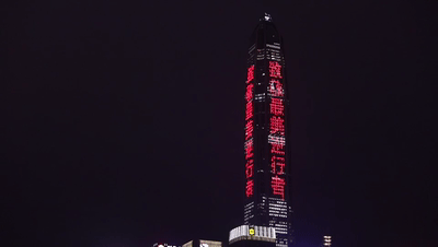 今夜，深圳人都在抬头看他们！全城亮灯，这些瞬间让人泪目
