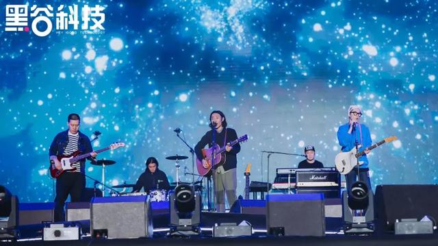 深德彩化身舞美艺术创造者，点燃威海之夜