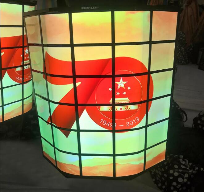 献礼国庆70周年，柔宇柔性屏惊艳全场
