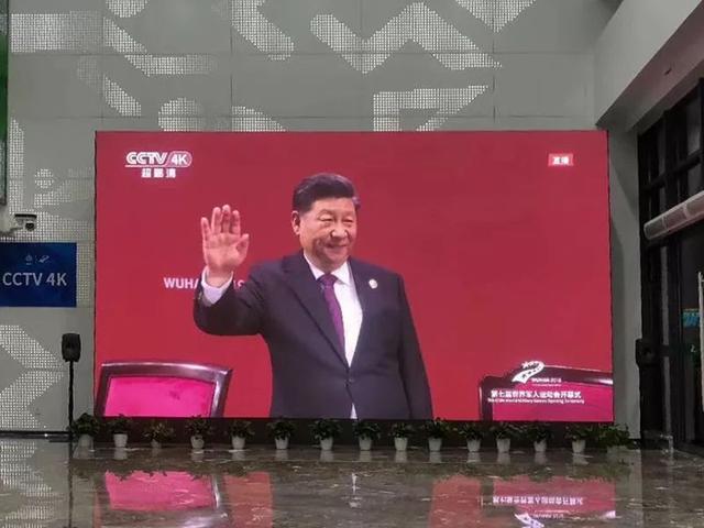 全球量产0.7全倒装MiniCOB初次亮相，AET助力军运会开幕式直播