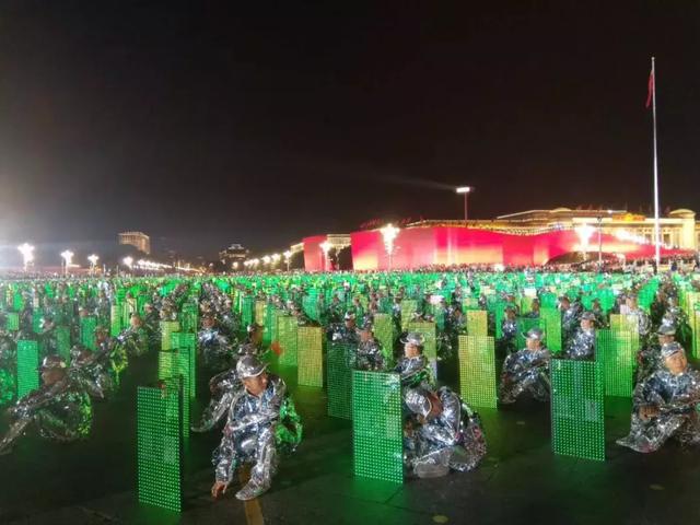 国庆盛典 | 详解3290块“数字光影”黑科技