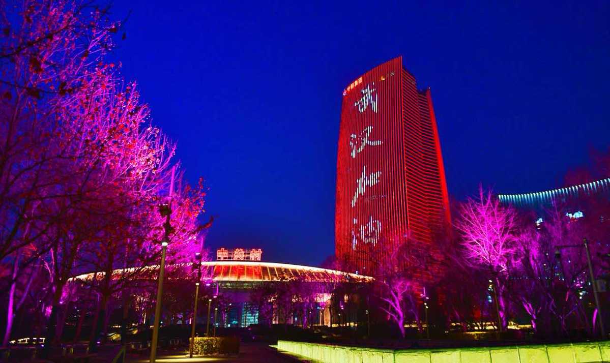 全国多处地标建筑元宵节亮灯为武汉加油