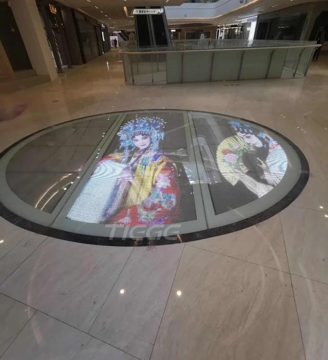 铁歌透明贴膜屏亮相泗洪吾悦广场