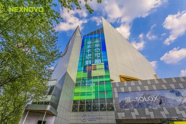 晶泓透明屏助力百年淮海路改造转型，引燃商业新范