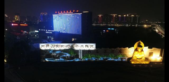 洲明携柏年智能用灯光献礼，致敬祖国70华诞