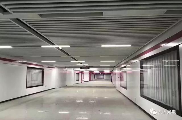 九洲光电轨道交通照明方队等待检阅